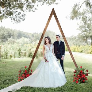 Usine 8.2FT arc de <span class=keywords><strong>mariage</strong></span> en <span class=keywords><strong>bois</strong></span> marron pour la cérémonie <span class=keywords><strong>Triangle</strong></span> arc en <span class=keywords><strong>bois</strong></span> tonnelle de <span class=keywords><strong>mariage</strong></span> toile de fond support pour les fêtes de <span class=keywords><strong>mariage</strong></span> de jardin - Product Image 2