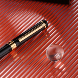 Pluma Estilográfica Premium Personalizada de Acero Inoxidable 314 con Punta Dorada en un Elegante Estuche, Ideal para Coleccionistas y Entusiastas de <span class=keywords><strong>la</strong></span> Escritura - Product Image 4