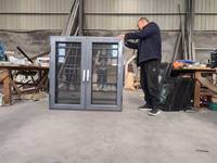 Ventana Abatible de Aluminio con Rotura de Puente Térmico y Doble Acristalamiento, con Barras de Seguridad Antirrobo y Malla de Acero Inoxidable