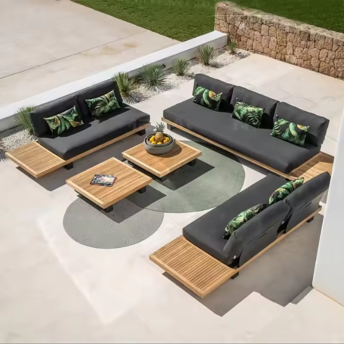 1 Canapé trois places + 2 Canapés deux places + 2 Tables basses