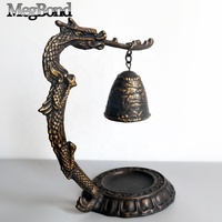 En fonte Chinoise dragon design table cloche en or antique couleur