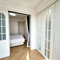 Porte pliante Aomeja de style français, isolante thermiquement, en aluminium blanc, avec grille et verre trempé, pour chambre à coucher