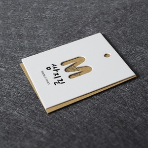 ป้ายกระดาษคราฟท์พิมพ์ลายตามสั่ง ปั๊มนูน ปั๊มฟอยล์ ป้ายราคา ป้ายห้อย ป้ายกระดาษสำหรับกางเกงยีนส์ เสื้อผ้า และเครื่องแต่งกาย - Product Image 3