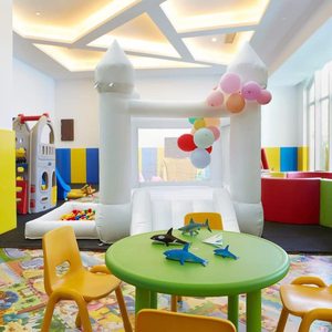 Vente flash : Mini château gonflable blanc pour enfants de 9*9*7 pieds, château gonflable commercial de petite taille pour les fêtes - Product Image 5