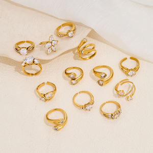 Bague ajustable élégante en acier inoxydable plaqué or, sertie de zircons clairs brillants, avec monture griffe, bijou de fiançailles ouvert - Product Image 3