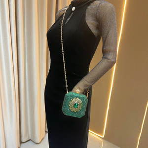 Pochette con Cristalli e Strass, Borsa da Sera di Lusso con Gemme e Catena Staccabile, Borsetta Quadrata da Donna per Feste e Matrimoni - Product Image 5