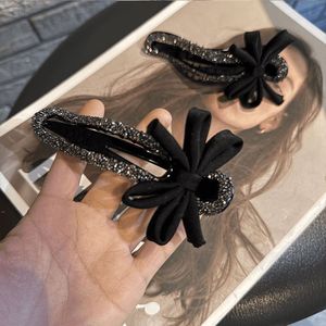 Pince à cheveux bec de canard grande taille pour l'arrière de la tête, avec diamants incrustés, design élégant et moderne, idéale pour l'été - Product Image 2