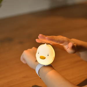 Luce notturna indossabile RGB gufo-Lampada da polso in Silicone mutevole a 7 colori, luce morbida per la sicurezza dei bambini e avventure all'aria aperta - Product Image 2