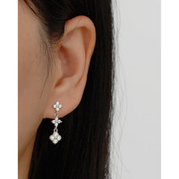 Boucles d'oreilles clous en argent sterling 925 plaqué or 18 carats de luxe avec zircone, motif fleur trèfle, pour femme