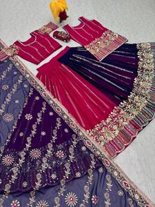 Tenue Darbari de qualité supérieure pour femmes, vêtements ethniques royaux traditionnels, parfaits pour les festivals et les mariages, disponibles à la vente. - Product Image 2