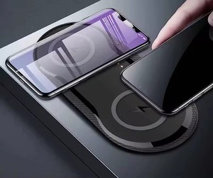 Haute qualité double 15W <span class=keywords><strong>chargeur</strong></span> rapide sans fil 2-en-1 <span class=keywords><strong>chargeur</strong></span> Pad nouveauté pour <span class=keywords><strong>iPhone</strong></span> Compatible Pro Max 10W 1A <span class=keywords><strong>prise</strong></span> ue - Product Image 5