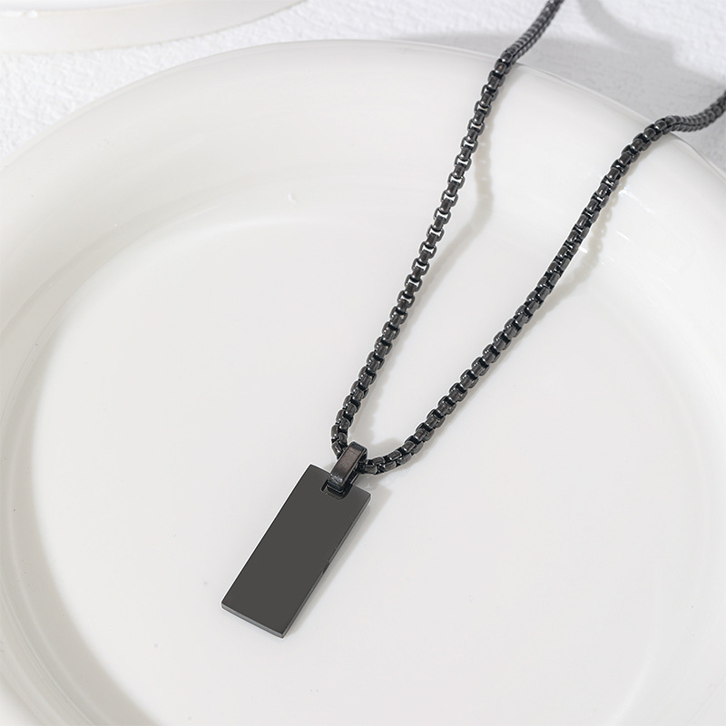 Collier rectangulaire noir 25X10mm
