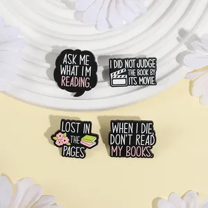 Broche esmaltado 'Lost In The Pages' con la frase 'No juzgues el libro por su película', insignia para solapa de camisa, regalo de joyería para lectores y amigos - Product Image 3