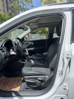 Подержанный Jeep Compass 200T 2018 года, комплектация Home Enjoy Edition, компактный внедорожник, левый руль, темный салон, шины R17