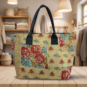 กระเป๋าถือ Kantha ลายดอกไม้พร้อมซิปปิดดีไซน์สายคู่ - Product Image 2