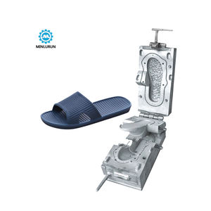 Molde de soplado de aire de PVC recién lanzado con elaborado accesorio de correa de chanclas para parques de atracciones y museos - Product Image 4