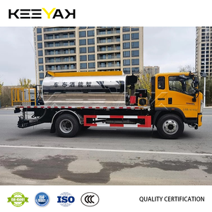 Camions de finition d'asphalte Howo 8 m³ 160 ch, <span class=keywords><strong>camion</strong></span> distributeur d'asphalte, prix abordable, <span class=keywords><strong>camion</strong></span> pulvérisateur de bitume avec chauffage à huile de transfert thermique - Product Image 3