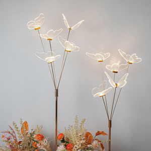 Luz LED de suelo dorada con forma de mariposa, moderna y elegante, para decoración de bodas y fiestas, venta al por mayor. - Product Image 1
