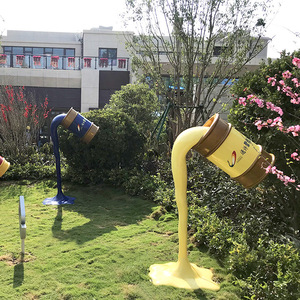 Sculpture en résine colorée en forme de seau de peinture, décoration d'art de jardin extérieur, forme irrégulière, design contemporain, sur pied, faite à la main, abstraite - Product Image 3