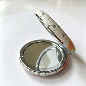 Miroir de maquillage portable double face mini, rose, style traditionnel Geutanyoe, avec logo personnalisé, motif Leusin <span class=keywords><strong>Dangan</strong></span>, orné de diamants, avec pochette. - Product Image 2