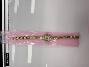 Reloj redondo chapado en oro para mujer, correa de aleación, colores mixtos, accesorio de moda - Product Image 3