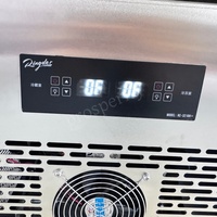 Vitrina Refrigerada y Congeladora Combinada de 1.8m, de Acero Inoxidable, 5 Puertas, con Ruedas, Parte Superior Refrigerada y Parte Inferior Congelada, para Supermercados y Panaderías