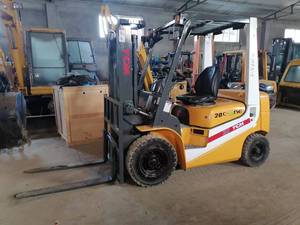 Le Japon a importé la peinture originale chariot élévateur d'occasion TCM FD20 2 tonnes en bon état pour la vente de machines de construction en stock - Product Image 3