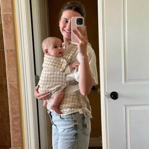 เป้อุ้มเด็กน้ำหนักเบา ออกแบบตามหลักสรีรศาสตร์ โครงเหล็กสแตนเลส พับเก็บได้ รับน้ำหนักได้ถึง 20 กก. พร้อมสายรัดพยุงหลังเสริม - Product Image 2