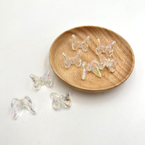 Couleur plaquée UV acrylique transparent couleur tridimensionnelle papillon trou Vertical petit papillon bricolage voiture pendentif accessoires - Product Image 2