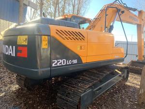 Offre Spéciale – Excavatrice sur Chenilles Hyundai 220-9S d'Occasion, 22 Tonnes, Modèle Original, pour Travaux de Construction - Product Image 2