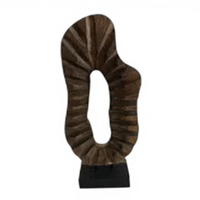 Sculpture verticale abstraite en bois côtelé sculpté à la main pour la décoration moderne de salon bohème, table console, cheminée et accents décoratifs pour la maison