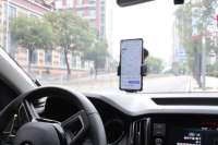 Dudukan ponsel ramah casing tebal antiguncangan, ditingkatkan untuk mobil Universal dudukan ponsel ayunan kaca depan hitam abu-abu