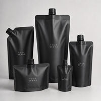 Pochette de recharge personnalisée imprimée, refermable et anti-fuite pour crème corporelle, emballage cosmétique de luxe parfumé, noir mat avec bec verseur, vente en gros