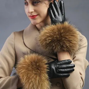 Gants en fourrure de <span class=keywords><strong>luxe</strong></span> pour femmes, tendance <span class=keywords><strong>hiver</strong></span>, utilisation quotidienne, en cuir de raton laveur véritable et peau de mouton pour <span class=keywords><strong>femme</strong></span> - Product Image 3