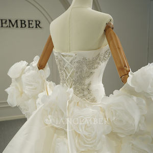 Robe de mariée sirène de luxe en satin Gt26003 avec appliques de roses 3D spectaculaires et traîne cathédrale détachable Jancember - Product Image 3