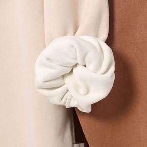 H5494 Proveedor de Ropa al por Mayor, Sudaderas Personalizadas de Gamuza 100% Poliéster de 420 g/m², Sudaderas con Cuello Redondo - Product Image 4