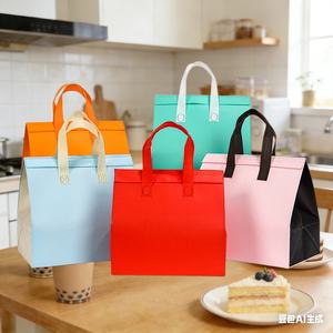 Sac à dos isotherme compact et durable, écologique, avec logo personnalisé et panneau solaire, pour 6 canettes et du vin - Product Image 1