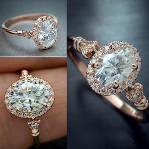 Elegante anello ovale con pietra bianca per donna, tono rosa, design scintillante intarsiato, gioielli alla moda - Product Image 1