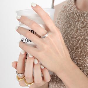 Anillo <span class=keywords><strong>de</strong></span> perlas <span class=keywords><strong>de</strong></span> agua dulce naturales con incrustaciones <span class=keywords><strong>de</strong></span> estilo <span class=keywords><strong>de</strong></span> <span class=keywords><strong>Metal</strong></span> Irregular coreano, joyería <span class=keywords><strong>de</strong></span> diseño pequeño abierto <span class=keywords><strong>de</strong></span> estilo frío - Product Image 3