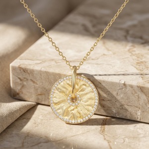 Collier Soleil pour Femme en Argent Sterling 925 avec Pendentif Monnaie Soleil Moissanite Brossé, Forme Ronde, Bijou Raffiné, Cadeau Idéal pour <span class=keywords><strong>Elle</strong></span> - Product Image 3