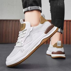 Nouvelles Chaussures Décontractées et Tendance pour Hommes, Style Coréen, à Semelle Épaisse, Antidérapantes, en PU Creux, à Lacets - Product Image 1