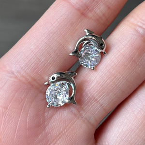 Orecchini a perno con delfino carino per donna, stile europeo, lucidi, piccoli accessori per l'orecchio, regalo per feste e uso quotidiano - Product Image 4