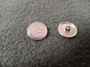 Boutons à coudre en laiton avec tige métallique, motif floral gravé, logo embossé, écologiques, pour manteaux, vestes et décoration de vêtements - Product Image 1