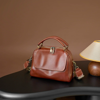 Tas Tangan Wanita Kulit Asli Gaya Vintage Tas Boston Retro Tas Selempang Bahu Kulit Sapi Lapisan Atas Mewah Kapasitas Besar