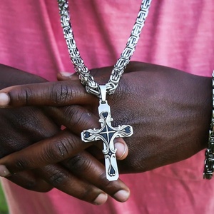 Collana con Ciondolo a Croce Grande e Pesante in Acciaio Inox 316L Placcato Oro, Pendenti Tribali Smaltati in Argento e Nero - Product Image 6