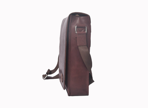 กระเป๋าหนังแท้ Mag Dot Sling Bag สำหรับผู้ชาย กระเป๋าสะพายข้างทันสมัย ขนาดกะทัดรัด ใช้ได้ทุกวัน  กระเป๋าเป้สะพายหลังอื่นๆ - Product Image 3
