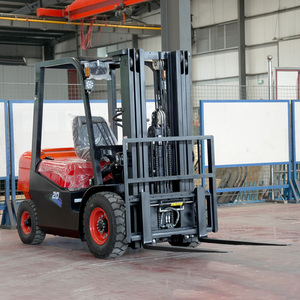 YuDing CPC-<span class=keywords><strong>20</strong></span> 2-tons lichte dieselheftruck met AWD off-road capaciteit - massieve banden, drietrapsmast voor detailhandel & kleine magazijnen - Product Image 2