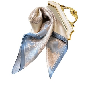 Nuovo Foulard Quadrato da Donna 100% Seta di Gelso, Elegante e alla Moda, con Stampa Peonia in Crepe Satinato, 53cm - Product Image 6