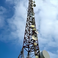 Tours de communication robustes résistantes au vent en acier galvanisé pour l'infrastructure des stations de base cellulaires dans les zones éloignées