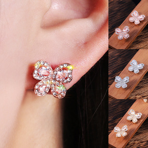 Orecchini da Donna in Stile Coreano con Zirconia Cubica a Forma di Farfalla, Delicato Ornamento per Orecchie Giovanili per Uso Quotidiano - Product Image 1